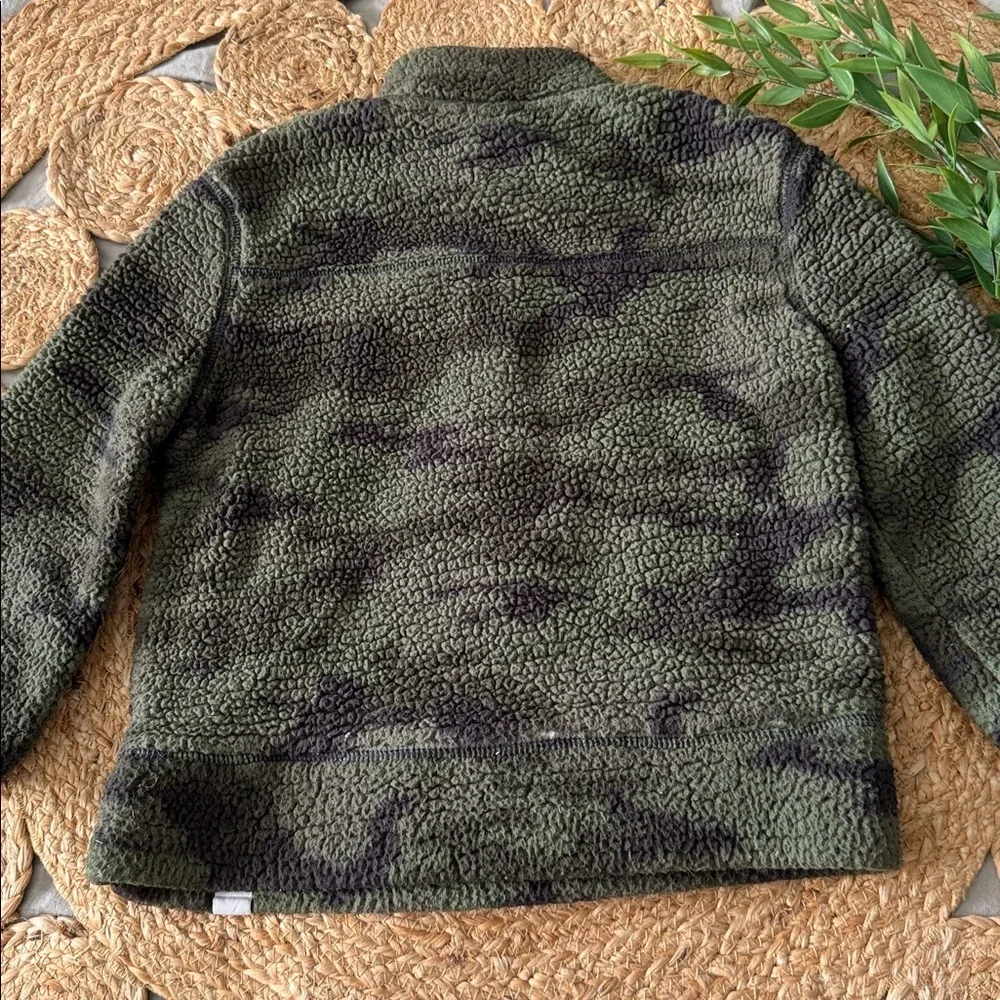 Baby gap Camo sherpa‎ sweatshirt. Size xS 4T